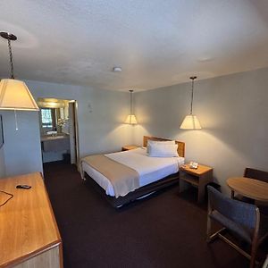 Queen Room Disability Access Non-Smoking
